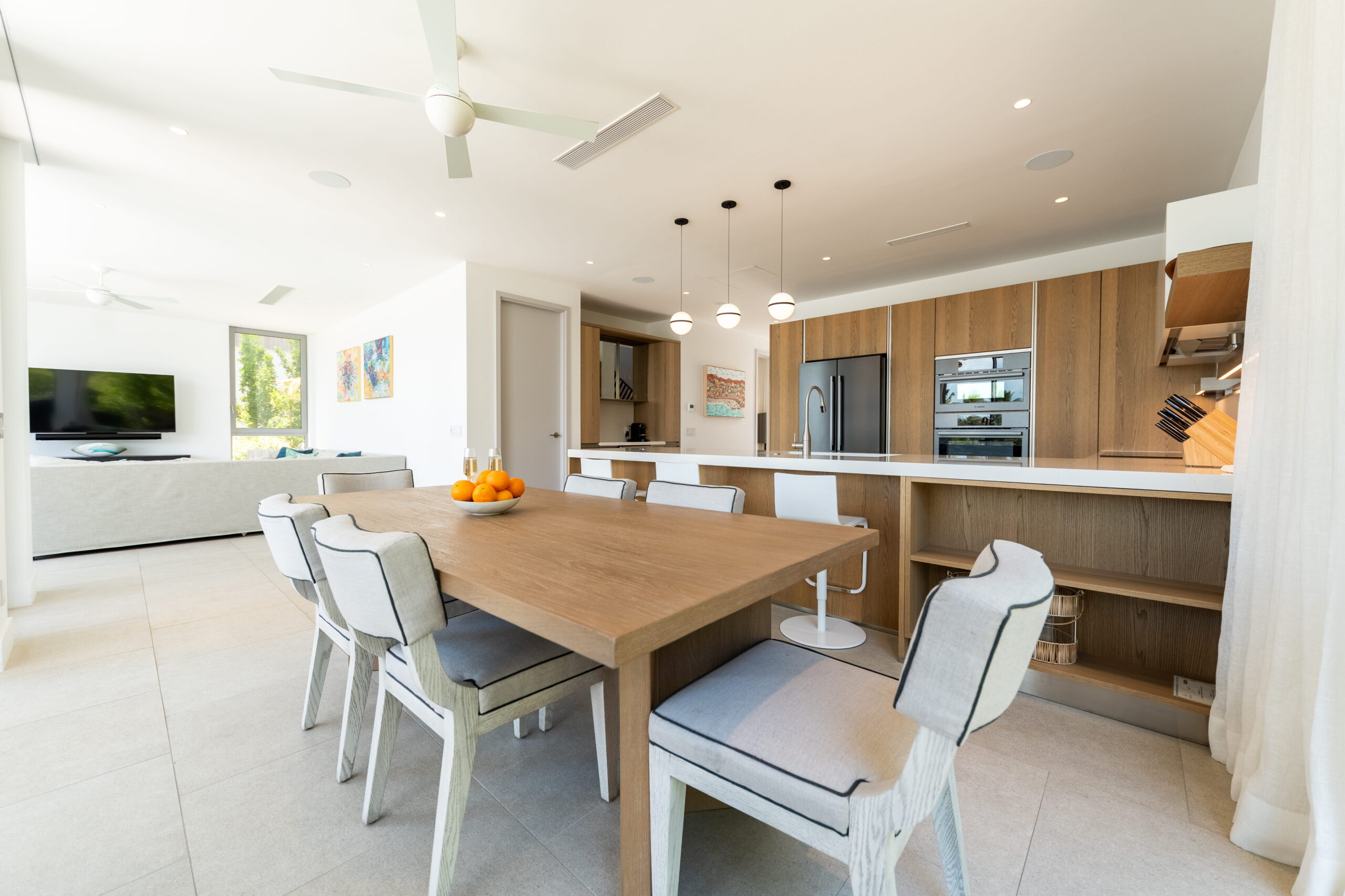 SB LV16 Dining Area and Kitchen (1)