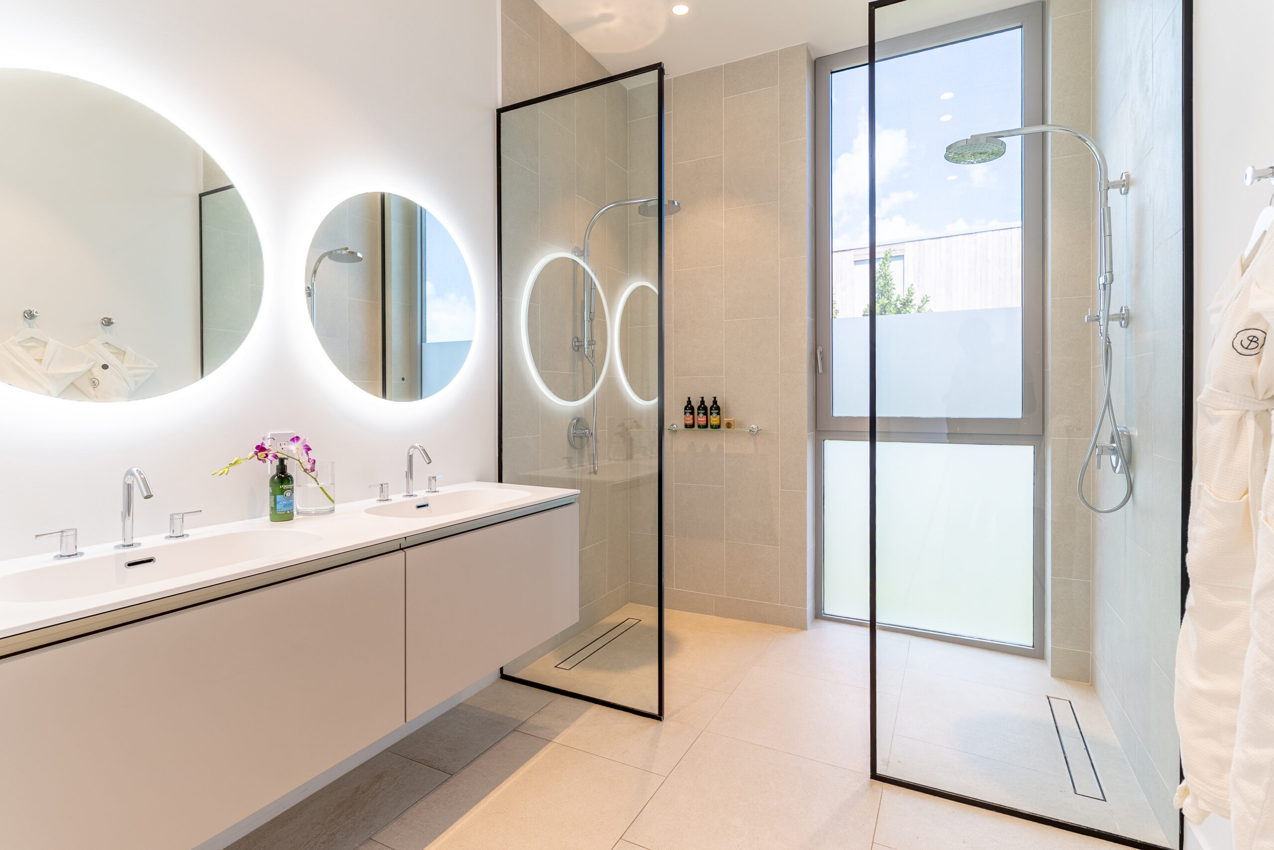 RH LV06 Bedroom 2 Bathroom