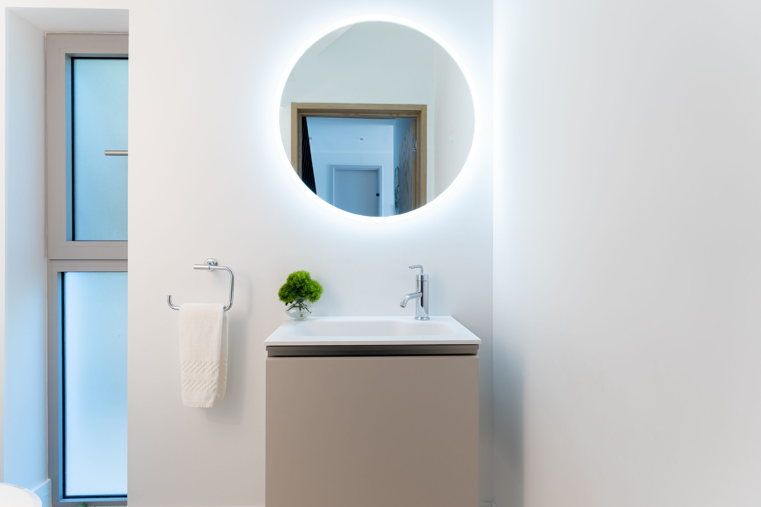 RH LV06 Powder Room 1