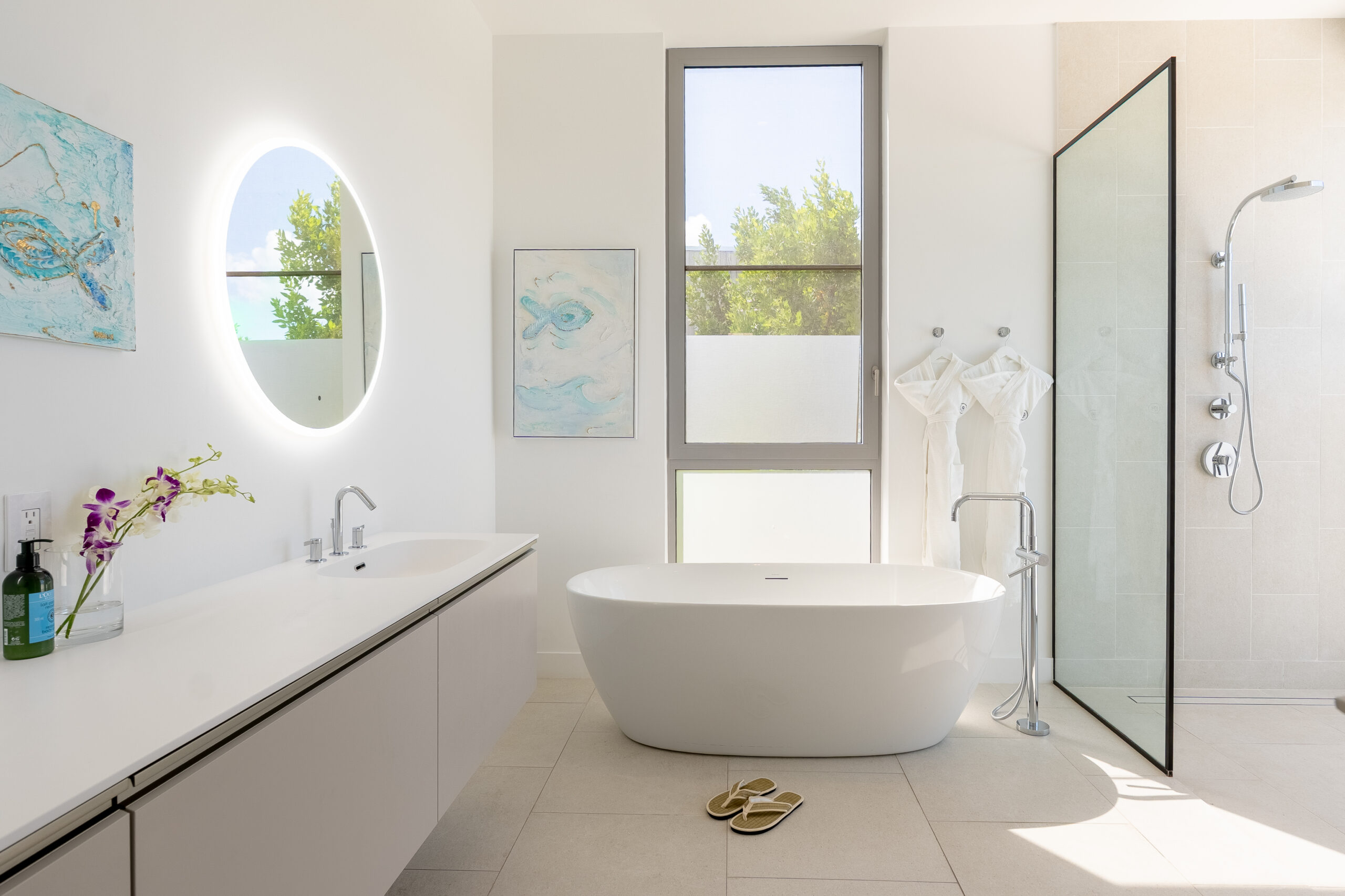 RH LV06 Primary Bathroom (01)